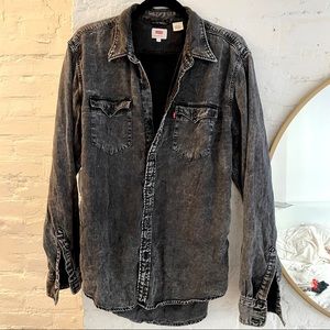 Men’s Levi faded denim shirt